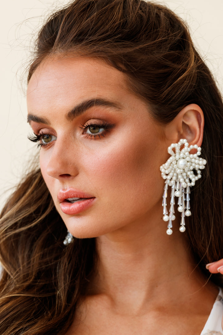 Winslet Pearl Bead Flower Earrings White