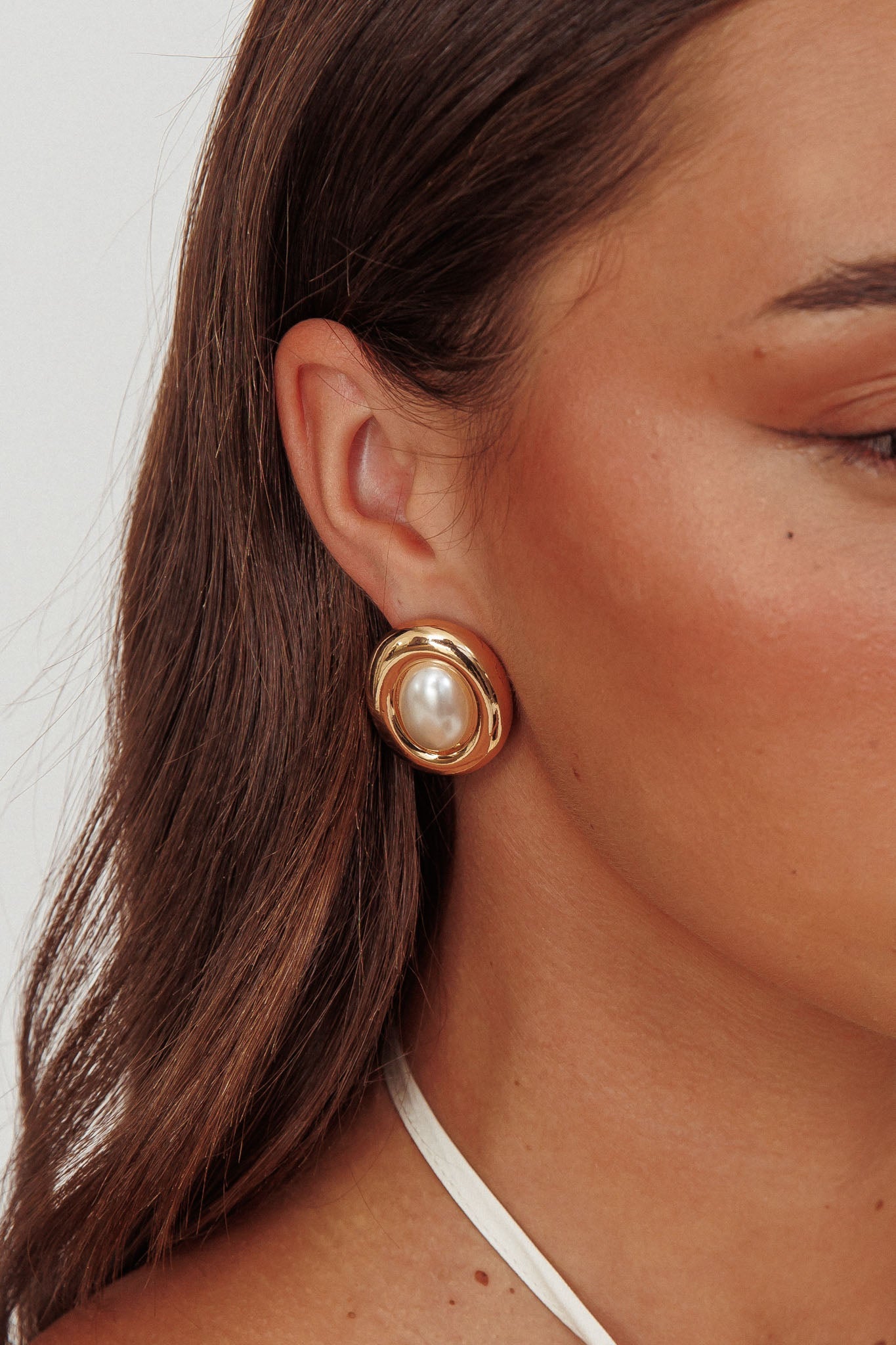 Meredith Oval Earrings Gold Pearl