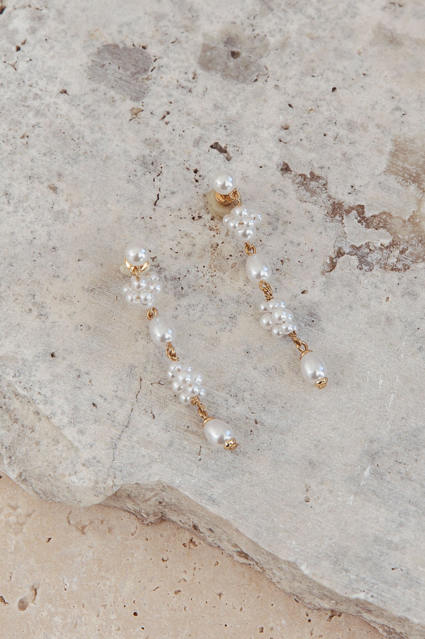 Simone Dangle Earrings Pearl