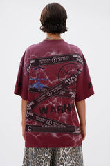 INTELLECTUAL PROPERTY GRAPHIC TEE IN BURGUNDY