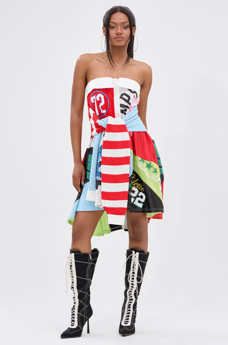 STAND OUT GRAPHIC MINI DRESS