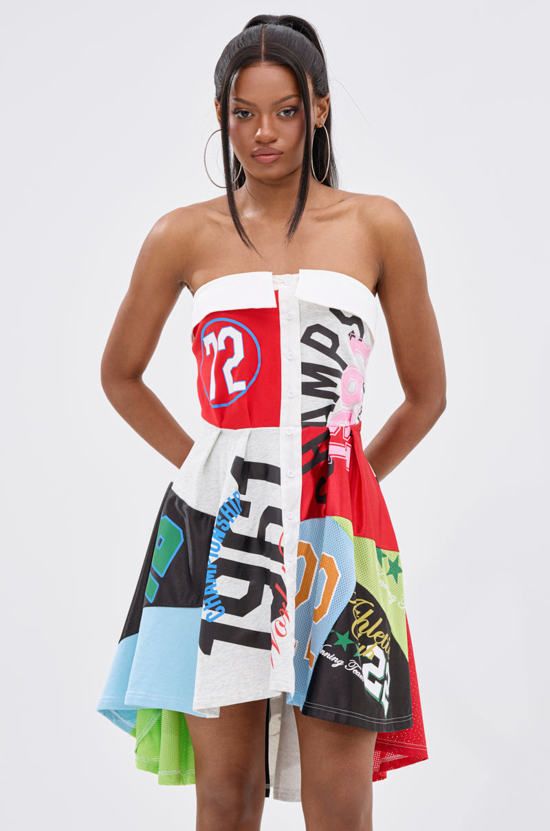 STAND OUT GRAPHIC MINI DRESS