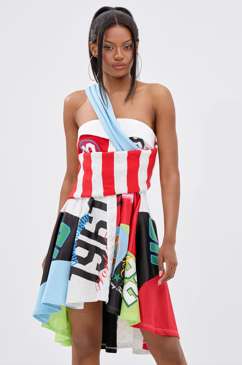 STAND OUT GRAPHIC MINI DRESS