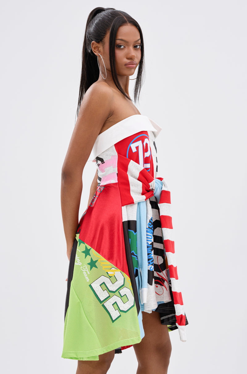 STAND OUT GRAPHIC MINI DRESS