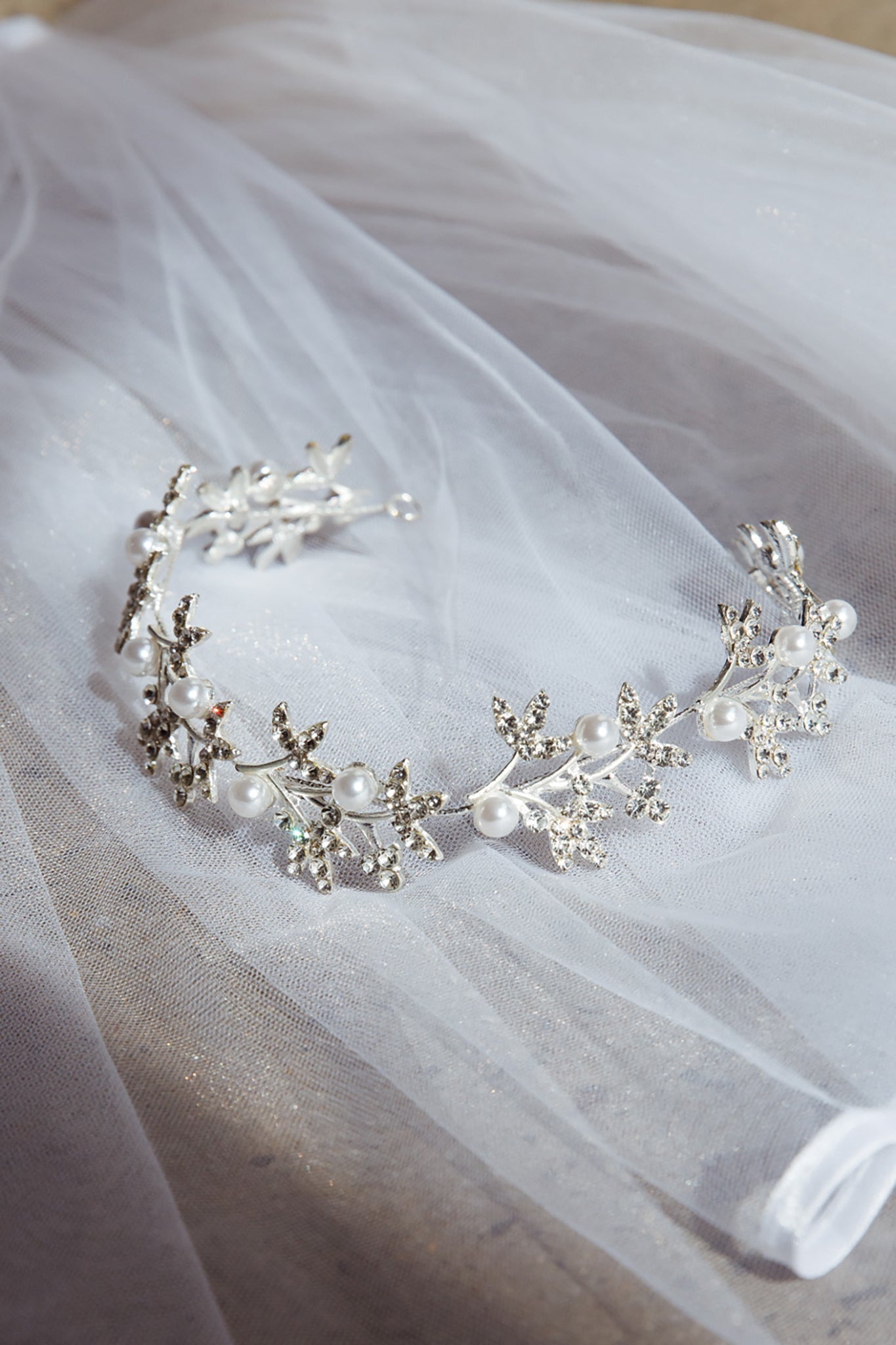 Leaves & Pearl Wire Headband Silver