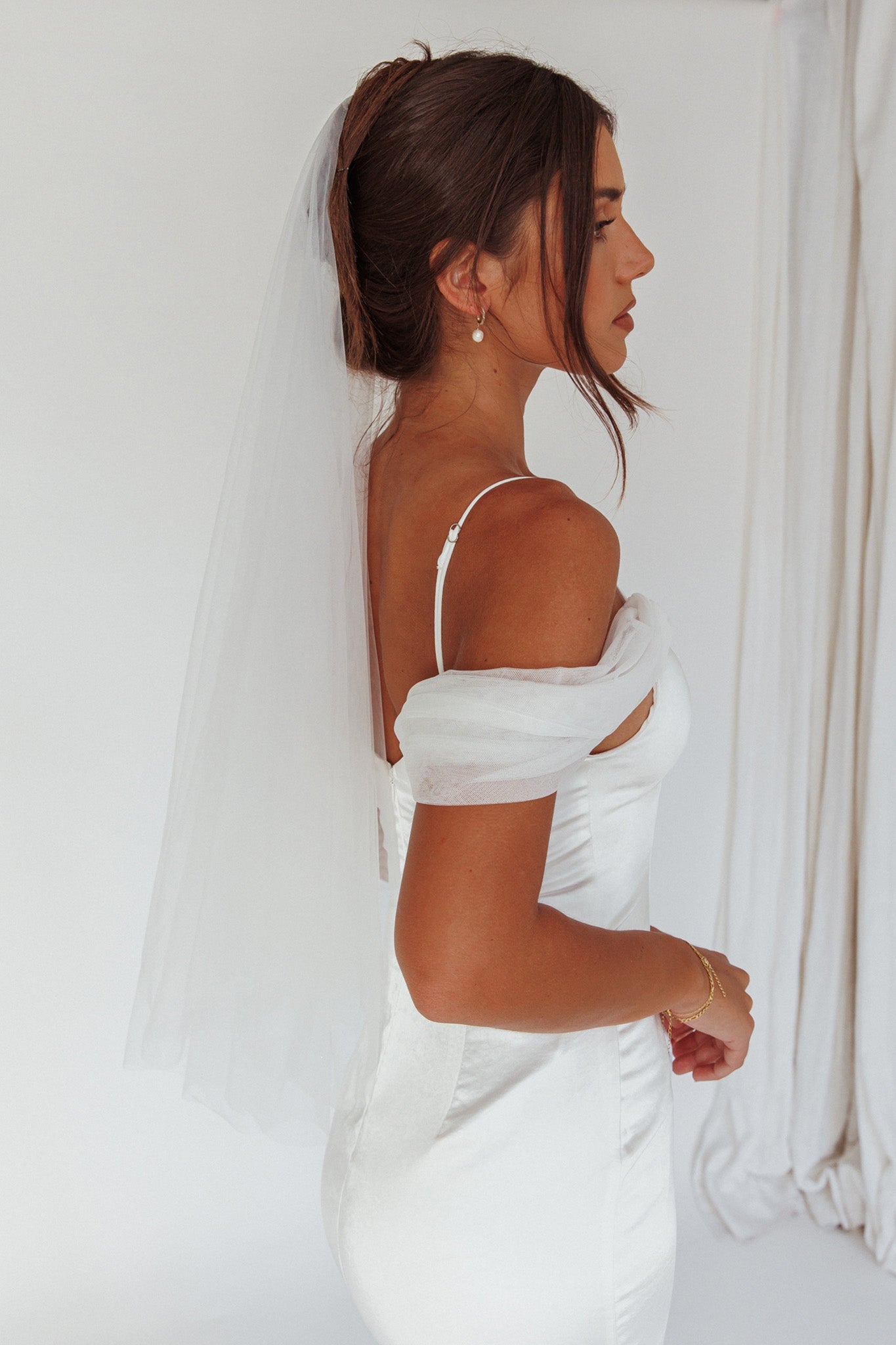 Marina Pearl Accent Veil White