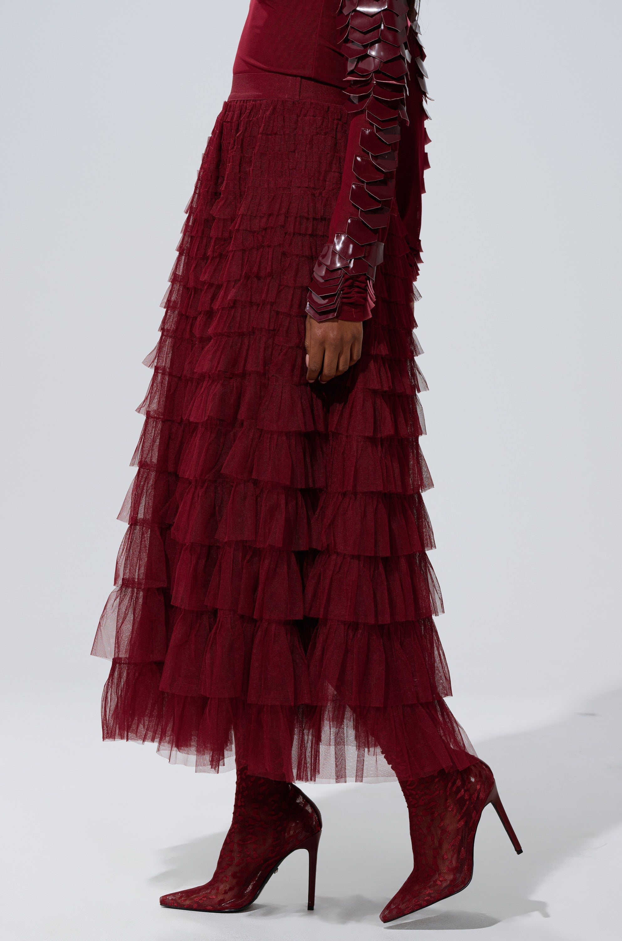 STARS ALIGNED MESH RUFFLE MAXI SKIRT IN BURGUNDY