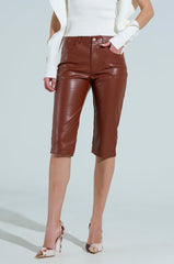 SAMANTHA FAUX LEATHER CAPRI PANTS IN BROWN