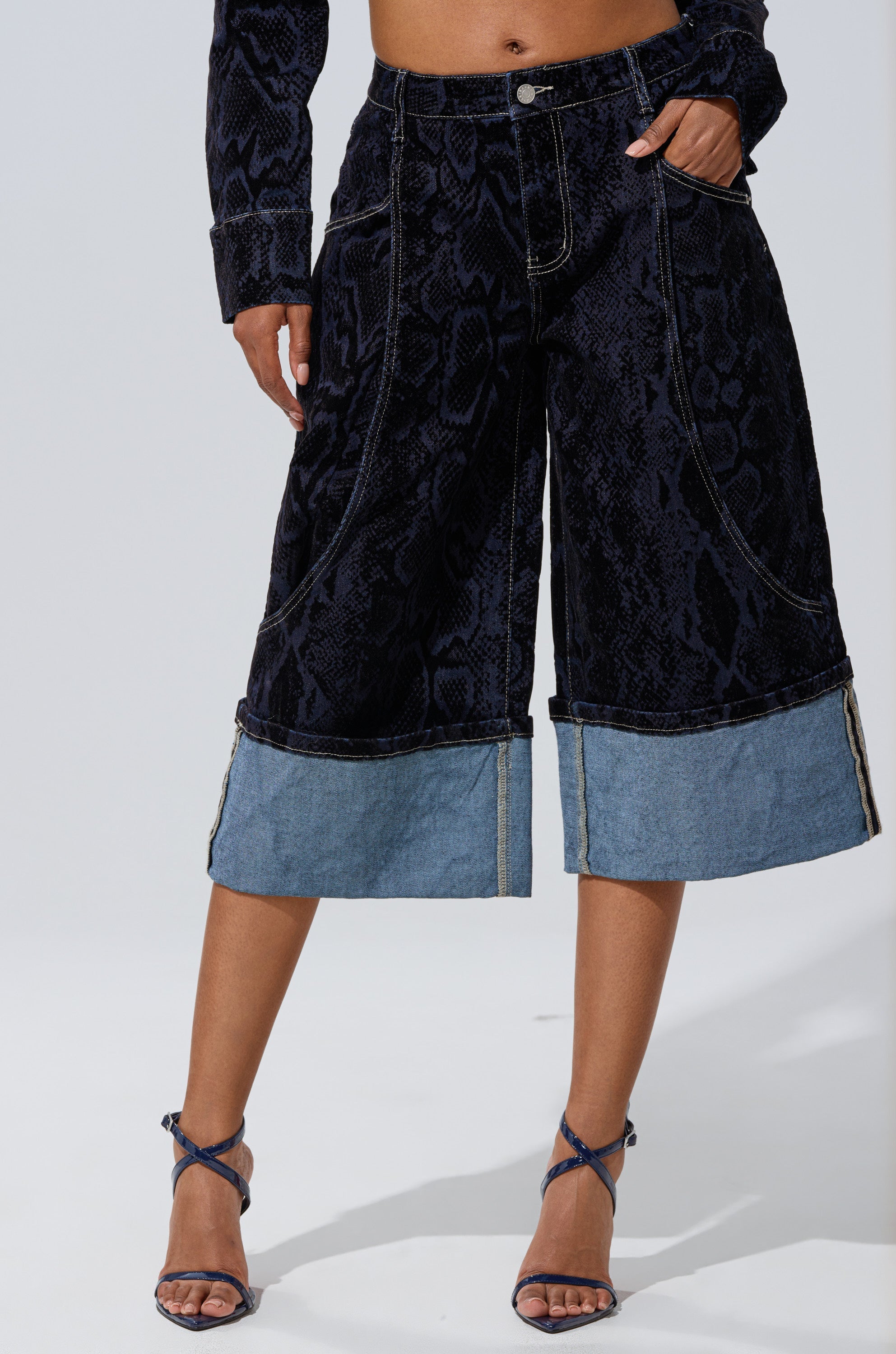 FEELS LIKE MONEY DENIM BERMUDA SHORT