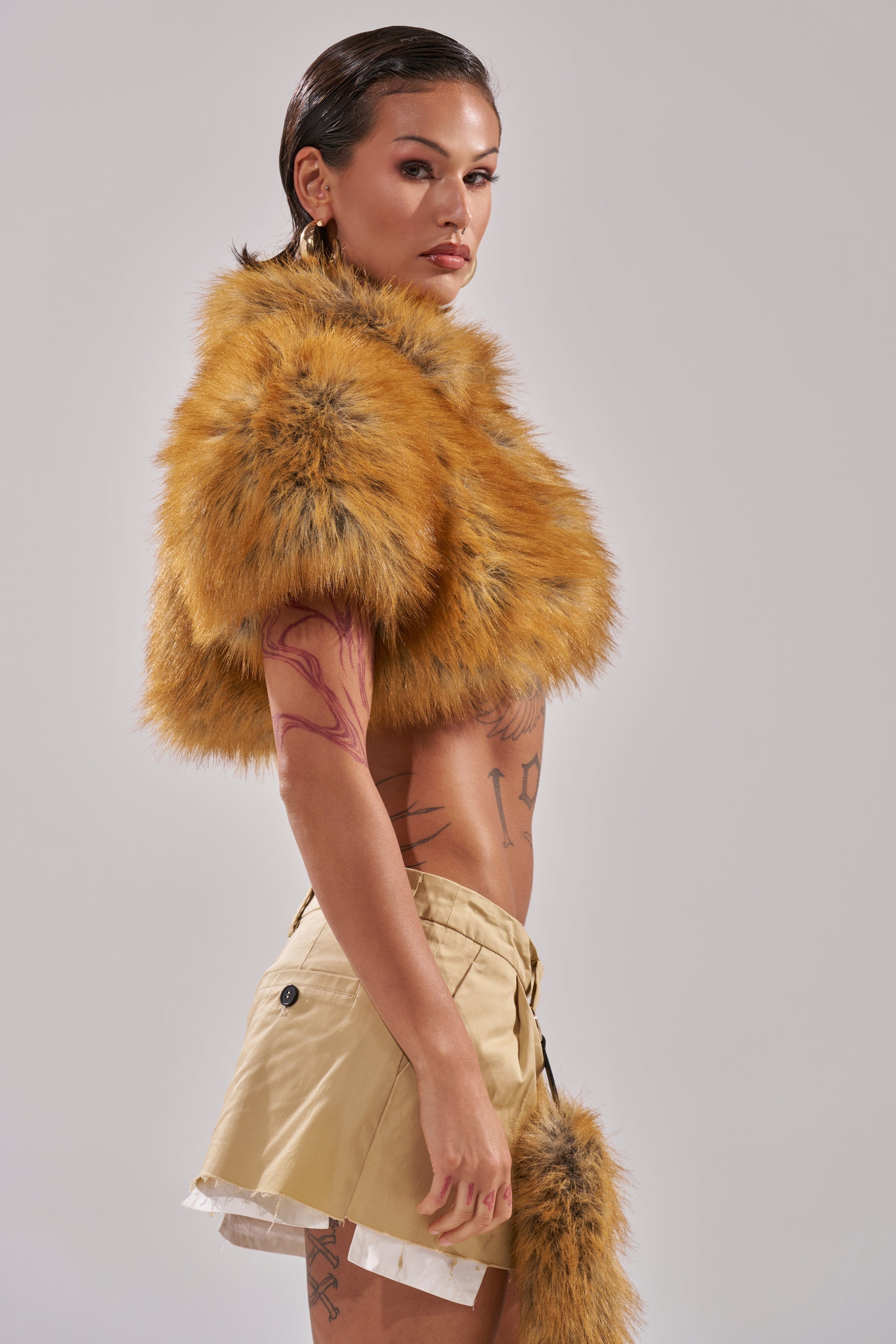 LUXE LIFE FAUX FUR SHAWL IN BROWN