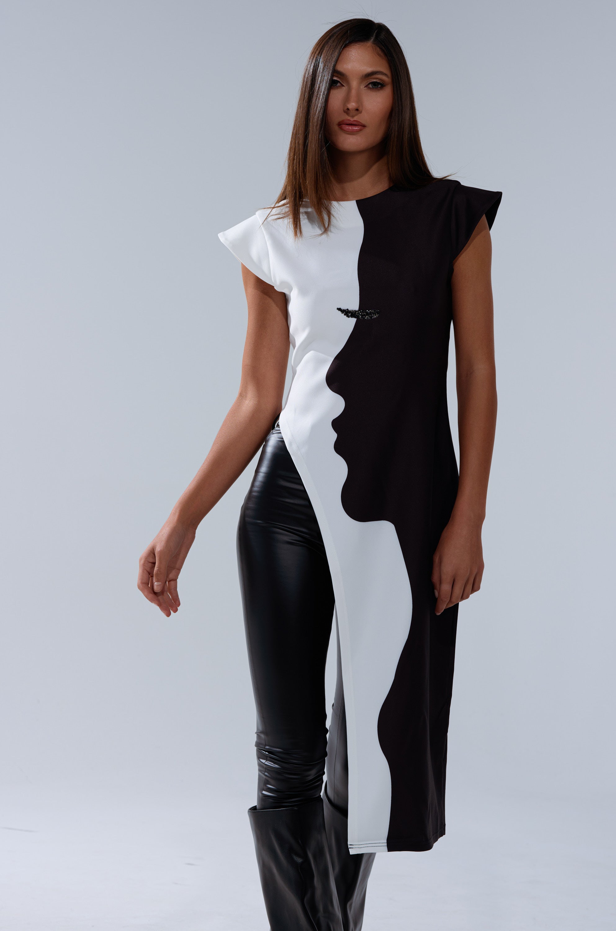 SILHOUETTE LONGLINE TEE