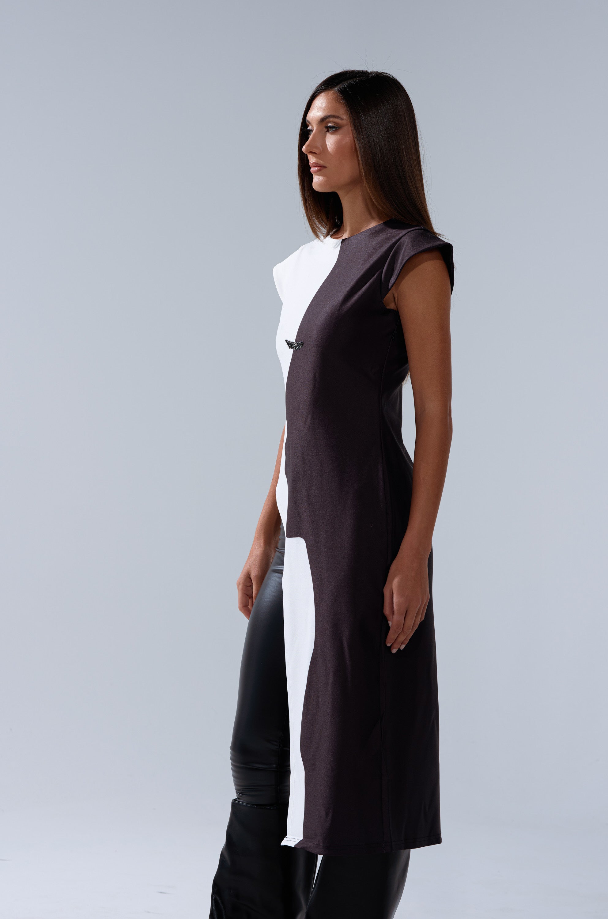 SILHOUETTE LONGLINE TEE