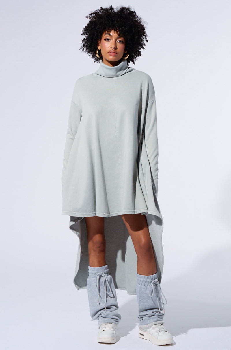 LAINIE TURTLENECK HIGH LOW SWEATSHIRT DRESS IN GREY