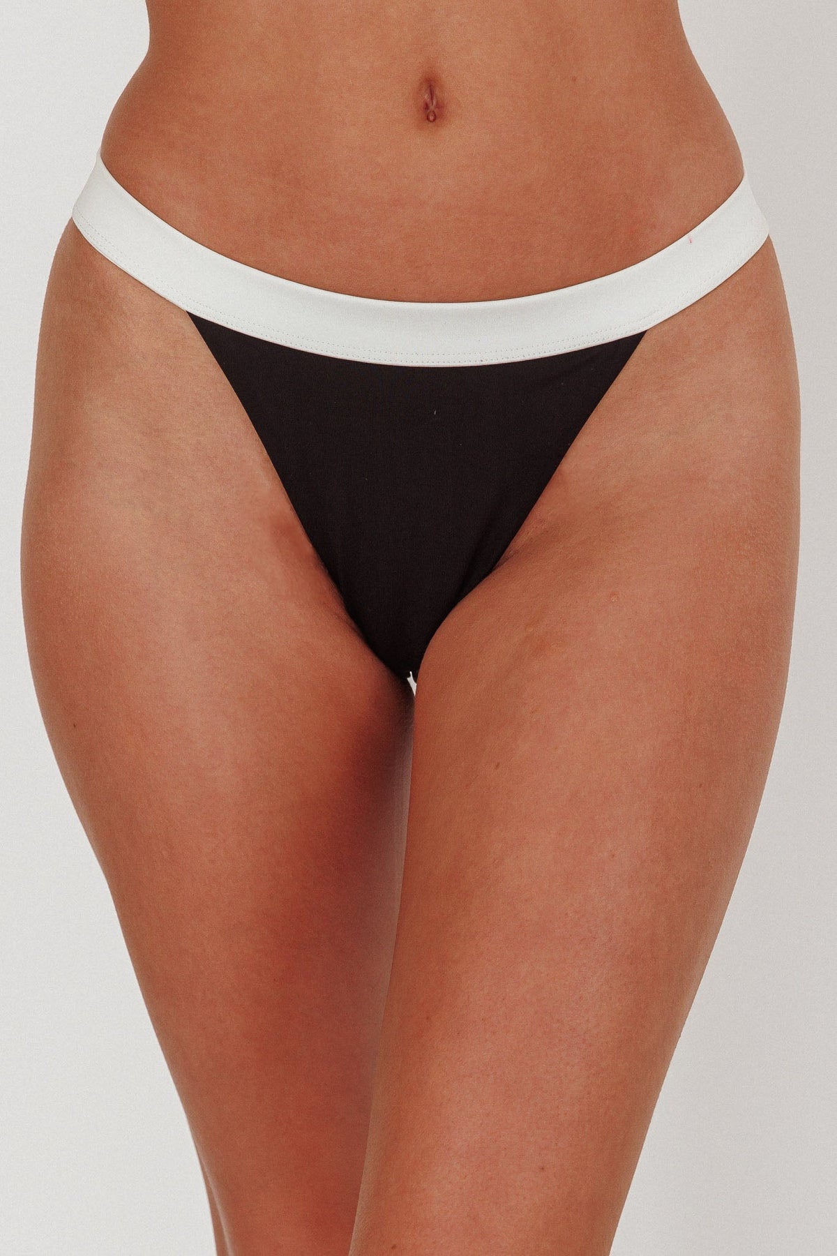 Saskia Contrast Waist Bikini Bottoms Black/Off White