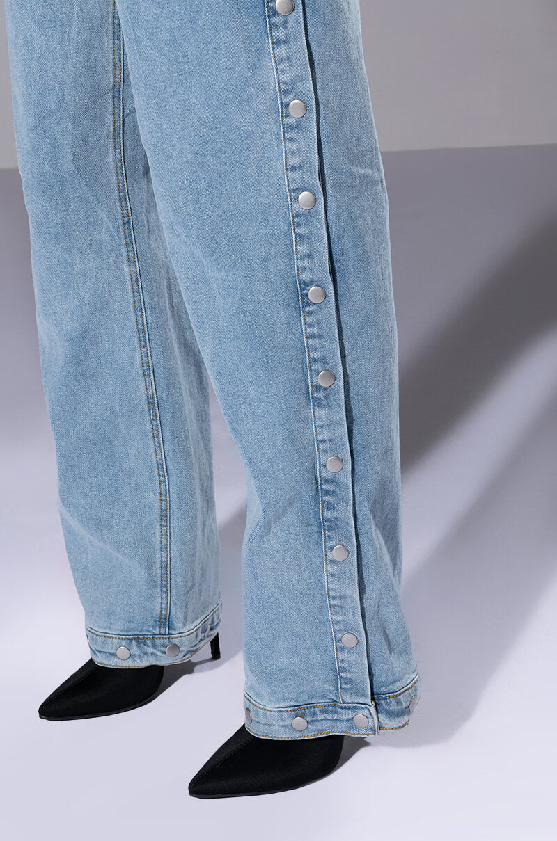 BLESSED MESS SIDE SNAP HIGH RISE JEANS