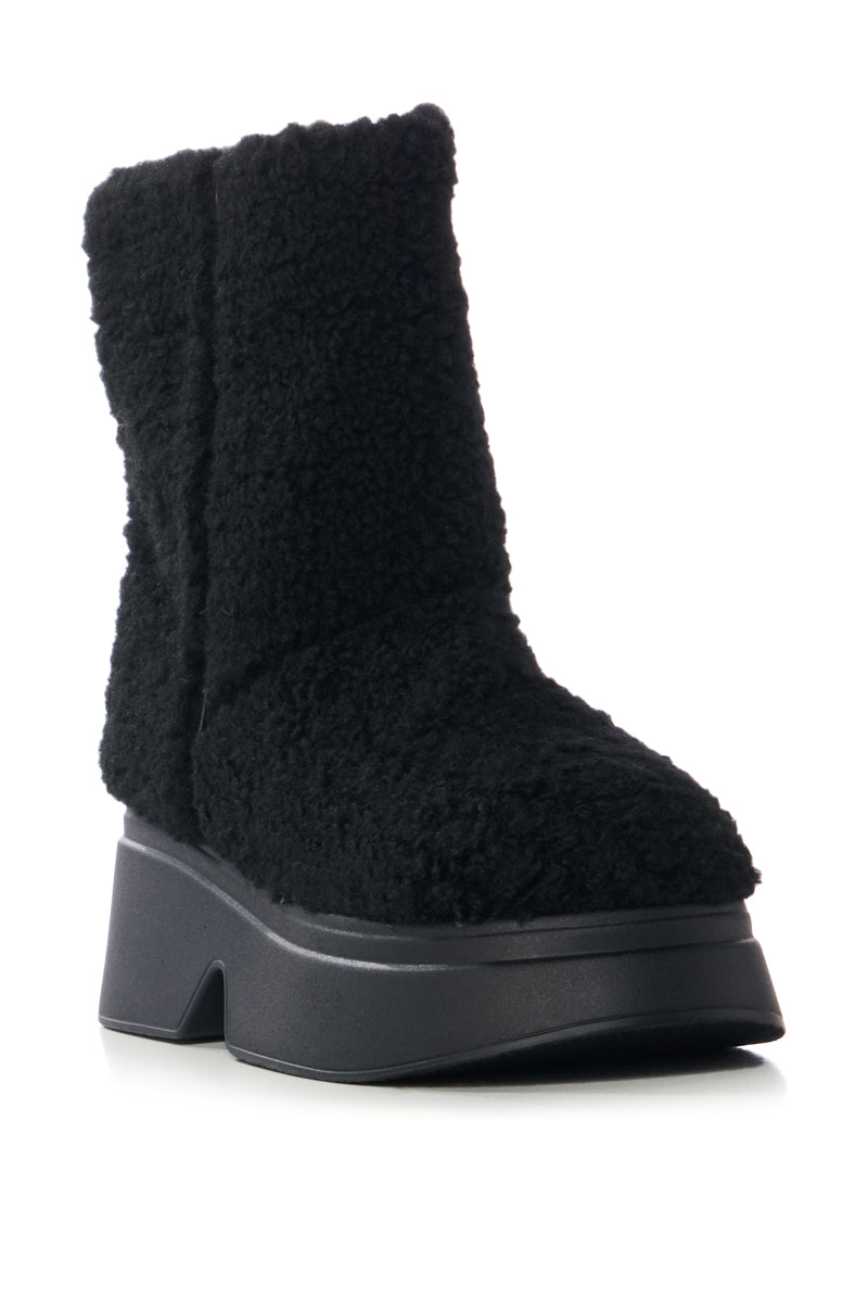 SNOW COZY SHERPA BOOTIE IN BLACK